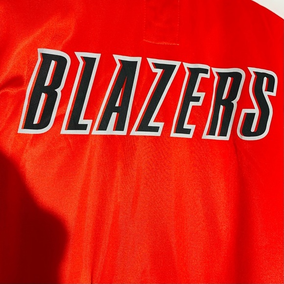 NBA Portland Trail Blazers Red and Black Jacket SZ L - Picture 6 of 9